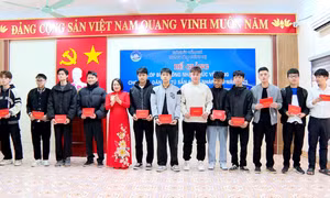 Cẩm Phả: 85 công dân ưu tú chuẩn bị nhập ngũ hoàn thành bồi dưỡng nhận thức về Đảng