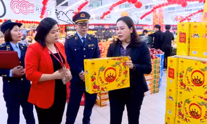  Hàng hoá Tết dồi dào, đa dạng sản phẩm