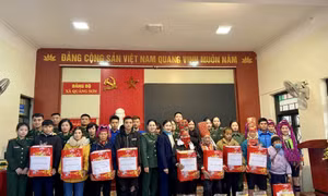 Tặng 50 suất quà cho người dân vùng cao đón Tết Ất Tỵ 2025