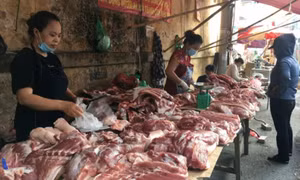 Giá thịt lợn, cam canh ‘nhảy múa’ ngày 28 Tết