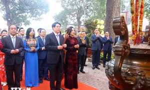 Chủ tịch nước cùng đại biểu kiều bào dâng hương tại Hoàng thành Thăng Long
