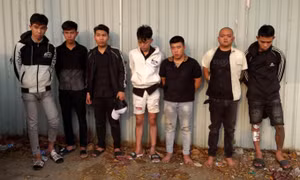Cảnh sát vây bắt nhóm giang hồ, cứu cô gái bị bắt cóc