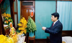 Chủ tịch nước Lương Cường dâng hương tưởng niệm Chủ tịch Hồ Chí Minh
