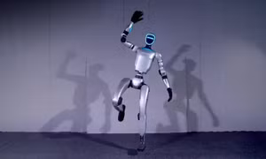 Hai robot hình người Trung Quốc gây sốt khi di chuyển tự nhiên