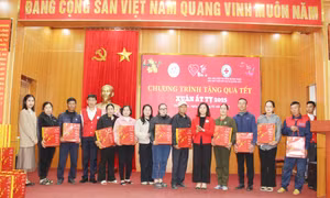 Quỹ Thiện Tâm tặng 630 suất quà Tết cho hộ cận nghèo, hộ có hoàn cảnh khó khăn tại TX Quảng Yên