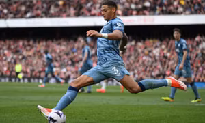 Jose Mourinho chiêu mộ trung vệ từ Aston Villa