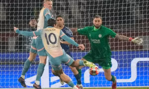 Thua ngược PSG, Man City rơi xuống nhóm bị loại Champions League