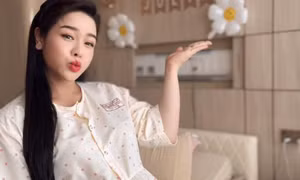 Diễn viên Nhật Kim Anh vỡ òa đón tin vui ở tuổi 39