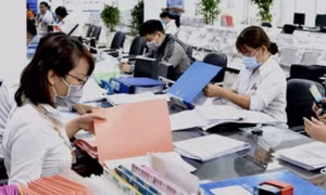 Giấy khen có được dùng để nâng lương trước hạn?