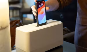 'Máy nướng' giúp thay pin điện thoại chỉ trong 2 giây