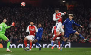Arsenal thắng dễ đội của Cannavaro