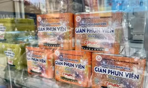 Giáp Tết Ất Tỵ, pháo hoa Z121 cháy hàng, loạn giá