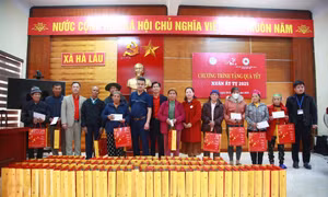 Tặng 200 suất quà Tết cho hộ cận nghèo, hộ có hoàn cảnh khó khăn tại huyện Tiên Yên, TP Hạ Long