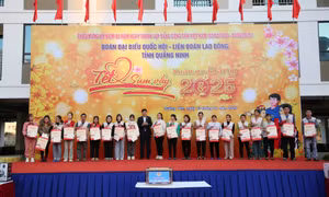 Đại biểu Quốc hội Vũ Hồng Thanh dự chương trình “Tết Sum vầy- Xuân ơn Đảng” tại KCN Đông Mai