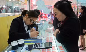 Thương hiệu SJC giảm 200.000 đồng mỗi lượng sáng đầu tuần, vàng nhẫn đi xuống