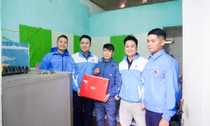 Đoàn Thanh niên Công ty Than Hạ Long thăm, chúc Tết công nhân có hoàn cảnh khó khăn không về quê đón Tết