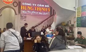 Bắt giám đốc công ty cầm đồ cho vay lãi nặng 400%/tháng