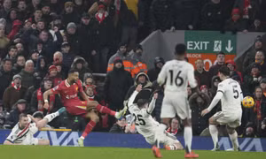 Liverpool thoát thua Man Utd