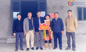 Bàn giao Nhà nhân đạo cho hộ gia đình có hoàn cảnh khó khăn