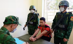 Biên phòng ở Quảng Trị liên tiếp phát hiện đối tượng buôn ma túy, pháo lậu