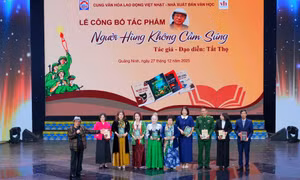 Công bố tác phẩm "Người hùng không cầm súng" của tác giả - đạo diễn Nguyễn Tất Thọ