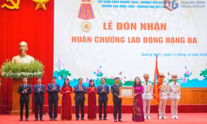 Trường Cao đẳng Than – Khoáng sản Việt Nam đón nhận Huân chương Lao động hạng Ba