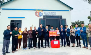 Bàn giao nhà nhân đạo cho hộ gia đình khó khăn tại xã Hải Ninh
