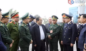 Đồng chí Bí thư Tỉnh ủy kiểm tra tuyến biên giới, cửa khẩu trên đất liền và làm việc với các xã, phường