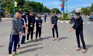 Mâu thuẫn vì cho rằng nhìn đểu dẫn đến hỗn chiến, 10 đối tượng bị tạm giam
