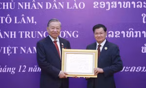 Trao Huân chương Vàng Quốc gia của nước Cộng hòa Dân chủ Nhân dân Lào tặng Tổng Bí thư Tô Lâm