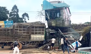 Xe tải gây tai nạn liên hoàn ở Quảng Trị, 1 cháu bé tử vong