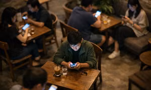 Vì sao chỉ định mở điện thoại xem 5 phút nhưng lại thành ra... hơn 30 phút?