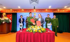 Bộ Công an triển khai dịch vụ xác thực điện tử qua VNeID trên ứng dụng OneU
