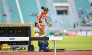 Nguyễn Thị Oanh cân bằng kỉ lục 15 huy chương vàng điền kinh SEA Games