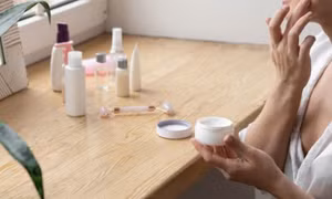 Bác sĩ da liễu chỉ cách chăm sóc da mùa đông đúng chuẩn