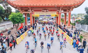 Hơn 400 tay đua tranh tài tại Giải đua xe đạp "Về miền di sản"