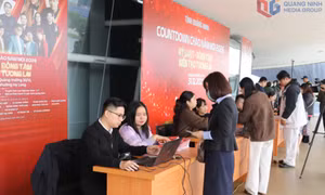 Người dân háo hức đổi vé Countdown Chào năm mới 2026