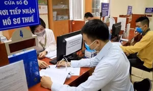 Ngành thuế thu vượt 2,2 triệu tỉ đồng, hơn 91.600 người bị tạm hoãn xuất cảnh vì nợ thuế
