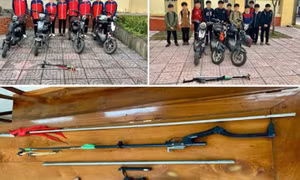 Ngăn nhóm học sinh mang hung khí giải quyết mâu thuẫn