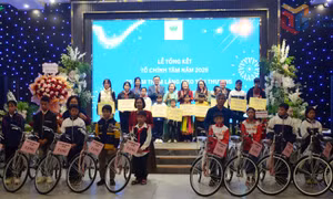 Trao xe đạp, học bổng tiếp sức học sinh khuyết tật, mồ côi vượt khó