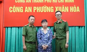 Bắt người giúp việc trộm vàng, giấu trong bồn nước nhà vệ sinh ở TP.HCM