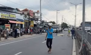 Đi bộ băng ngang đường bị xe máy tông, người đi bộ và người lái xe máy cùng tử vong