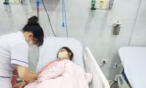 Quảng Ngãi: 20 người nhập viện, nghi ngộ độc thực phẩm sau khi ăn bánh mì
