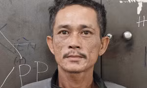 Đêm khuya lẻn vào nhà, dí điện định giết chủ nhà để cướp tài sản