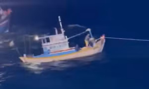 Tìm thấy tàu cá gặp sự cố ngoài khơi đảo Phú Quý, 3 lao động đều an toàn
