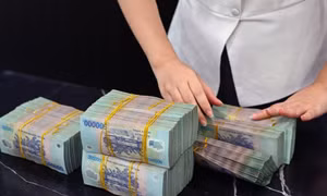 Lãi suất tiết kiệm ngắn hạn lên kịch trần tại nhiều ngân hàng
