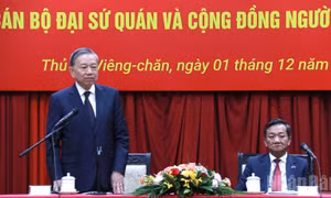 Tổng Bí thư Tô Lâm gặp gỡ cán bộ Đại sứ quán và cộng đồng người Việt Nam tại Lào