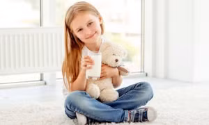 Uống sữa buổi tối sai cách: Tưởng giúp con cao lớn nhưng lại là sai lầm số 1 gây hại răng