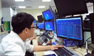 Dòng tiền trở lại chứng khoán, VN-Index tăng mạnh