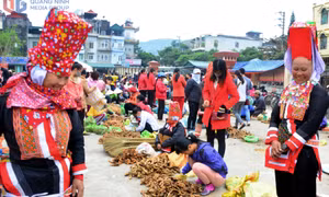 Tiềm năng du lịch từ chợ phiên Bình Liêu 